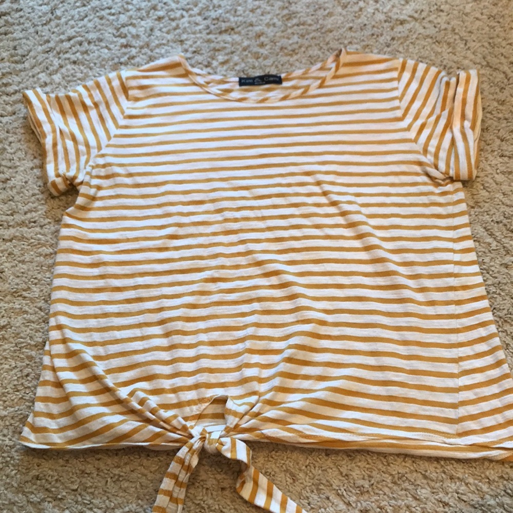 Mustard-striped tie-bottom t-shirt Size Medium